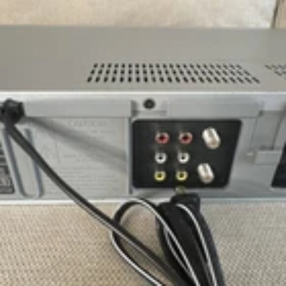 Sony SLV-D261P DVD VCR Player Combo Tape Recorder Tested Working No Remote - Picture 10 of 12